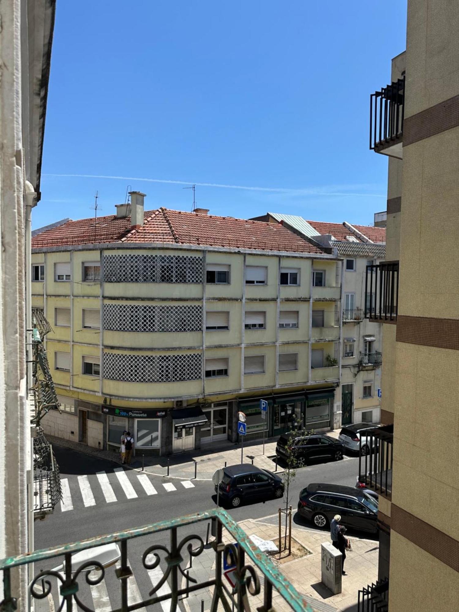 Garden Campo De Ourique Guest House - Hostel Lisbon Exterior photo