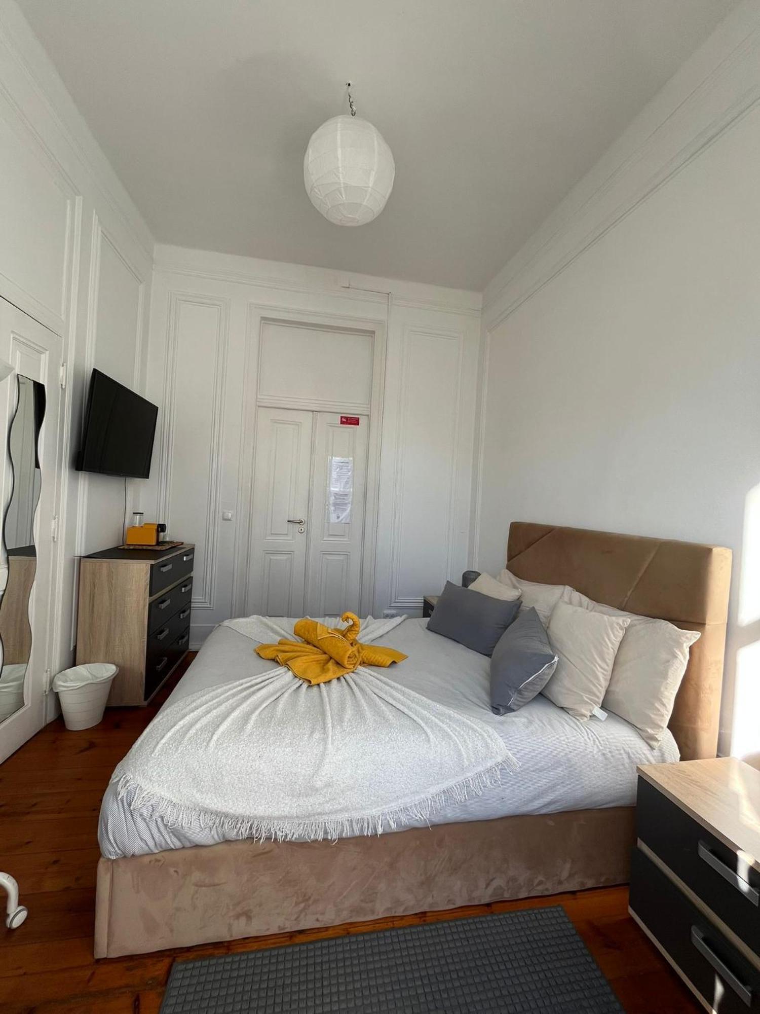 Garden Campo De Ourique Guest House - Hostel Lisbon Exterior photo